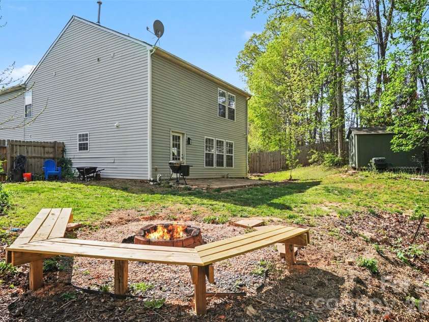 2648 Stream Bank Drive, Charlotte, NC 28269.  MLS# CAR4419146, YatesRealty ID 47791. 