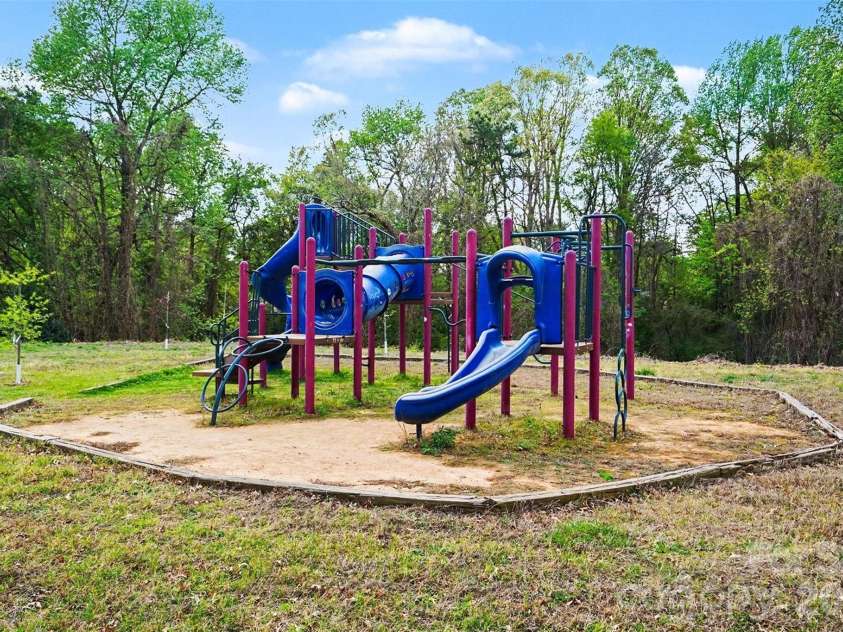 2648 Stream Bank Drive, Charlotte, NC 28269.  MLS# CAR4419146, YatesRealty ID 47791. 