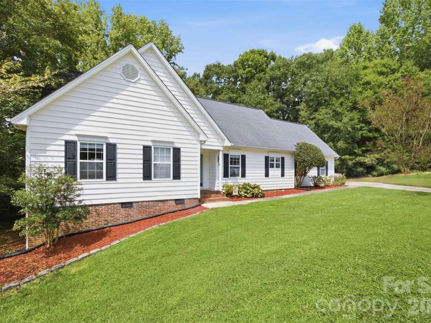 4203 Patriots Way, Gastonia, NC 28056.  MLS# CAR4419507, YatesRealty ID 47795. 