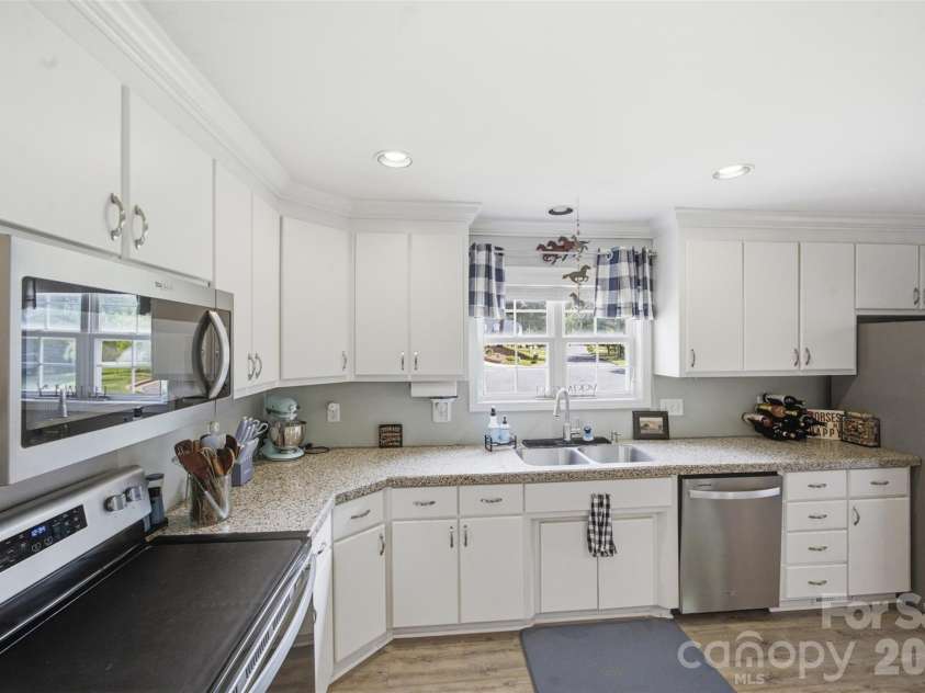 4203 Patriots Way, Gastonia, NC 28056.  MLS# CAR4419507, YatesRealty ID 47795. 