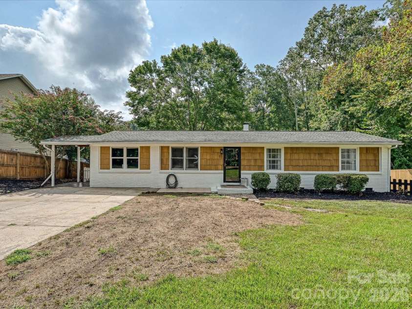 513 Paradise Circle, Belmont, NC 28012.  MLS# CAR4419627, YatesRealty ID 47796. 