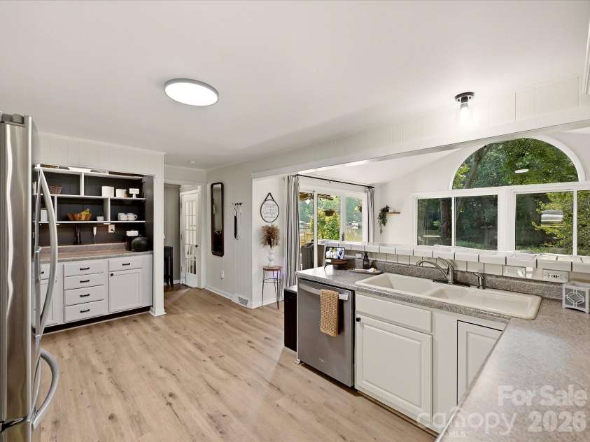 513 Paradise Circle, Belmont, NC 28012.  MLS# CAR4419627, YatesRealty ID 47796. 