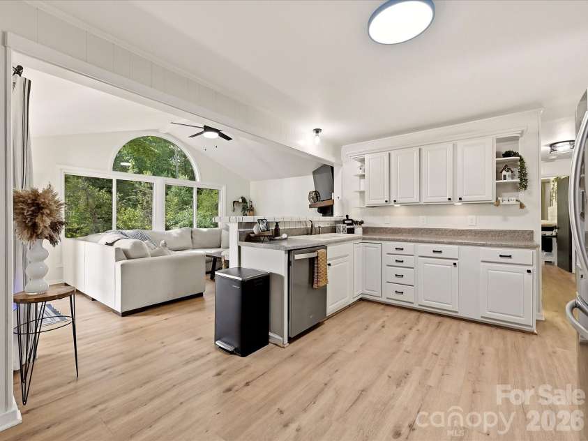513 Paradise Circle, Belmont, NC 28012.  MLS# CAR4419627, YatesRealty ID 47796. 