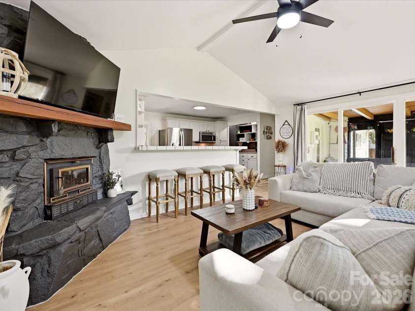 513 Paradise Circle, Belmont, NC 28012.  MLS# CAR4419627, YatesRealty ID 47796. 