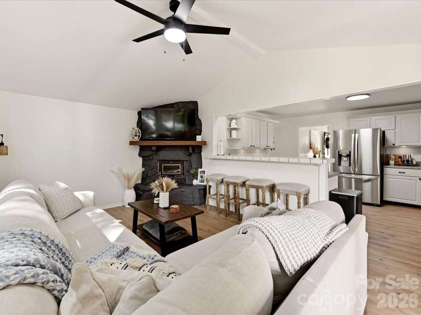 513 Paradise Circle, Belmont, NC 28012.  MLS# CAR4419627, YatesRealty ID 47796. 