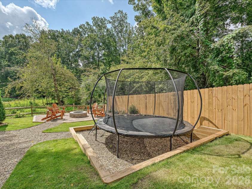 513 Paradise Circle, Belmont, NC 28012.  MLS# CAR4419627, YatesRealty ID 47796. 