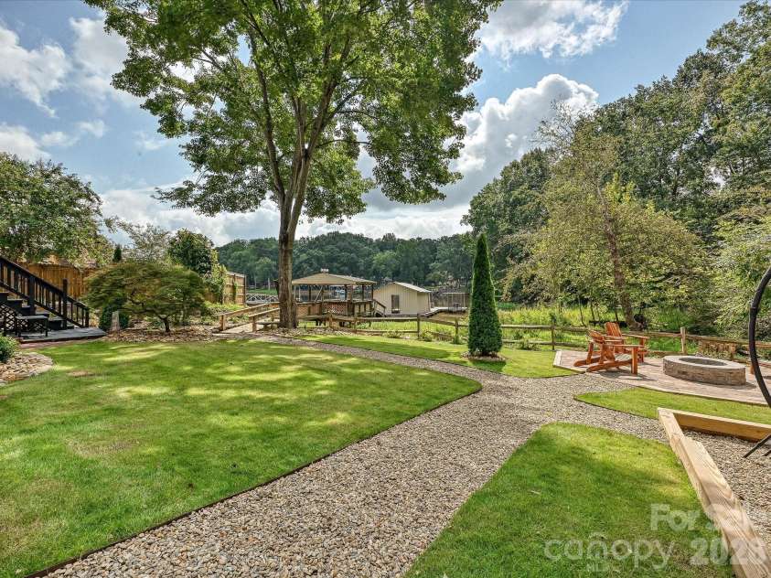 513 Paradise Circle, Belmont, NC 28012.  MLS# CAR4419627, YatesRealty ID 47796. 