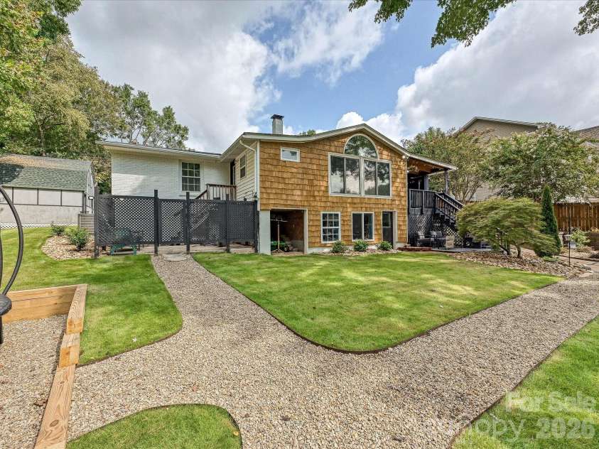 513 Paradise Circle, Belmont, NC 28012.  MLS# CAR4419627, YatesRealty ID 47796. 