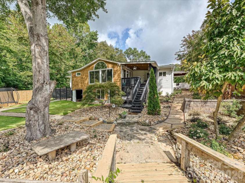 513 Paradise Circle, Belmont, NC 28012.  MLS# CAR4419627, YatesRealty ID 47796. 