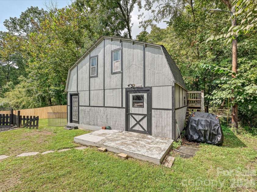 513 Paradise Circle, Belmont, NC 28012.  MLS# CAR4419627, YatesRealty ID 47796. 