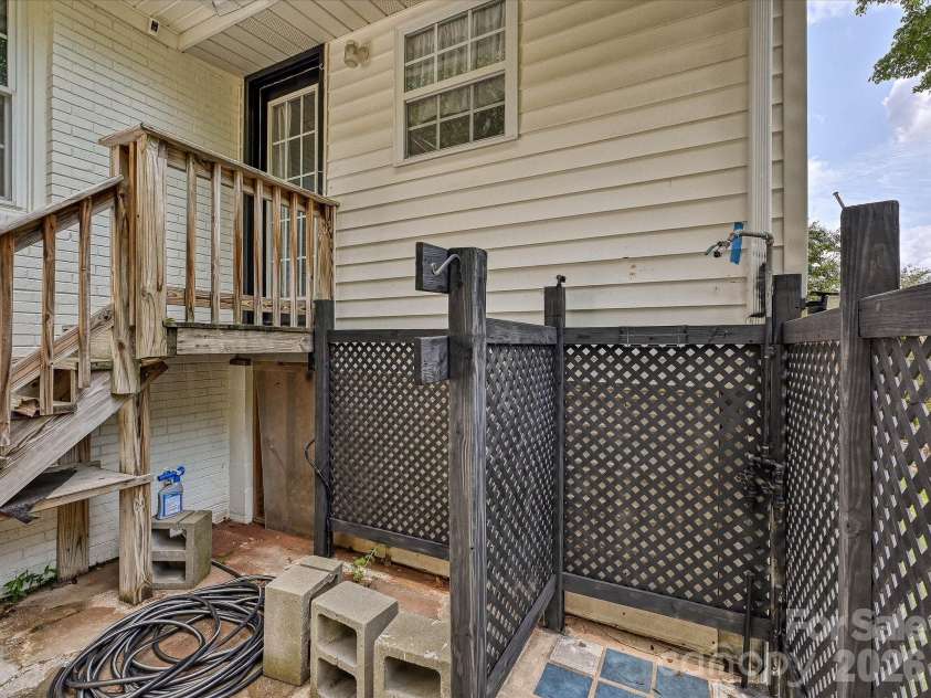 513 Paradise Circle, Belmont, NC 28012.  MLS# CAR4419627, YatesRealty ID 47796. 