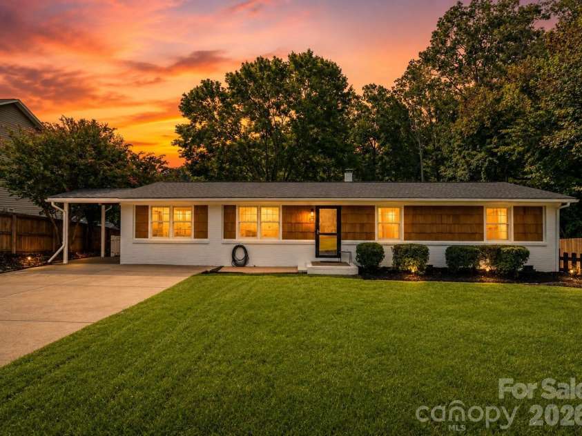 513 Paradise Circle, Belmont, NC 28012.  MLS# CAR4419627, YatesRealty ID 47796. 