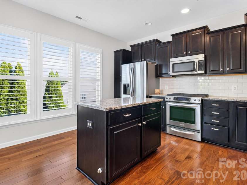 20246 Dovekie Lane, Fort Mill, SC 29707.  MLS# CAR4419641, YatesRealty ID 47797. Kitchen