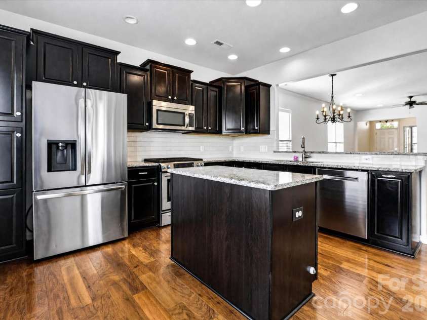 20246 Dovekie Lane, Fort Mill, SC 29707.  MLS# CAR4419641, YatesRealty ID 47797. Kitchen