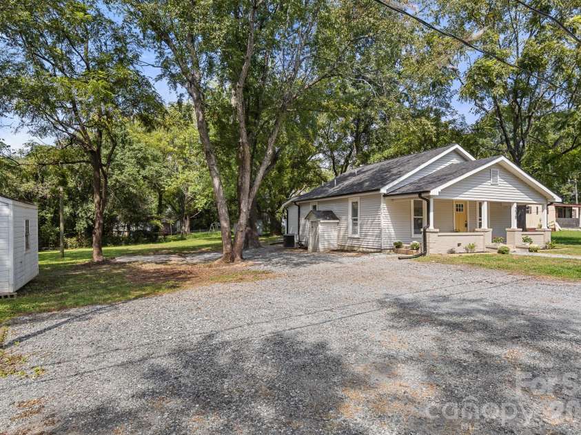 238 37th Street, Hickory, NC 28602.  MLS# CAR4419637, YatesRealty ID 47798. 