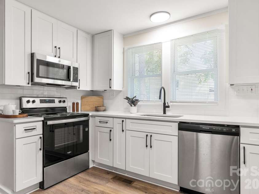 238 37th Street, Hickory, NC 28602.  MLS# CAR4419637, YatesRealty ID 47798. 