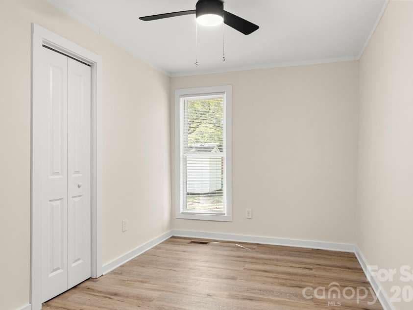 238 37th Street, Hickory, NC 28602.  MLS# CAR4419637, YatesRealty ID 47798. 