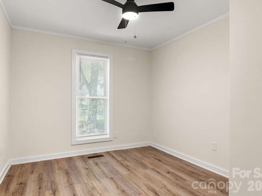 238 37th Street, Hickory, NC 28602.  MLS# CAR4419637, YatesRealty ID 47798. 