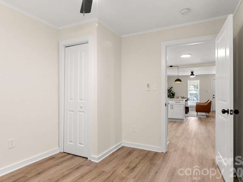 238 37th Street, Hickory, NC 28602.  MLS# CAR4419637, YatesRealty ID 47798. 