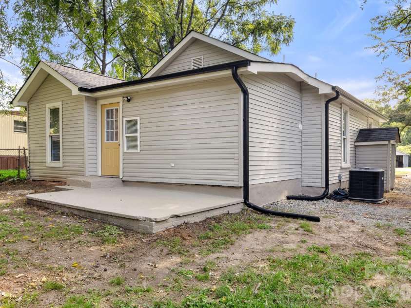 238 37th Street, Hickory, NC 28602.  MLS# CAR4419637, YatesRealty ID 47798. 