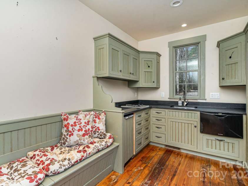 20711 Bethel Church Road, Cornelius, NC 28031.  MLS# CAR4225782, YatesRealty ID 478. Full kitchen in guest house