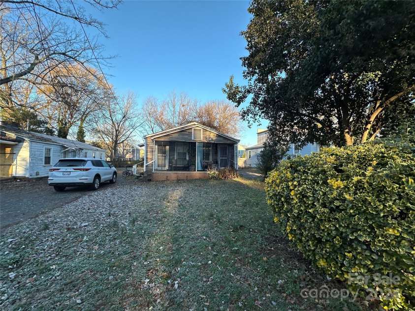 3100 Dunn Avenue, Charlotte, NC 28205.  MLS# CAR4206883, YatesRealty ID 478. 
