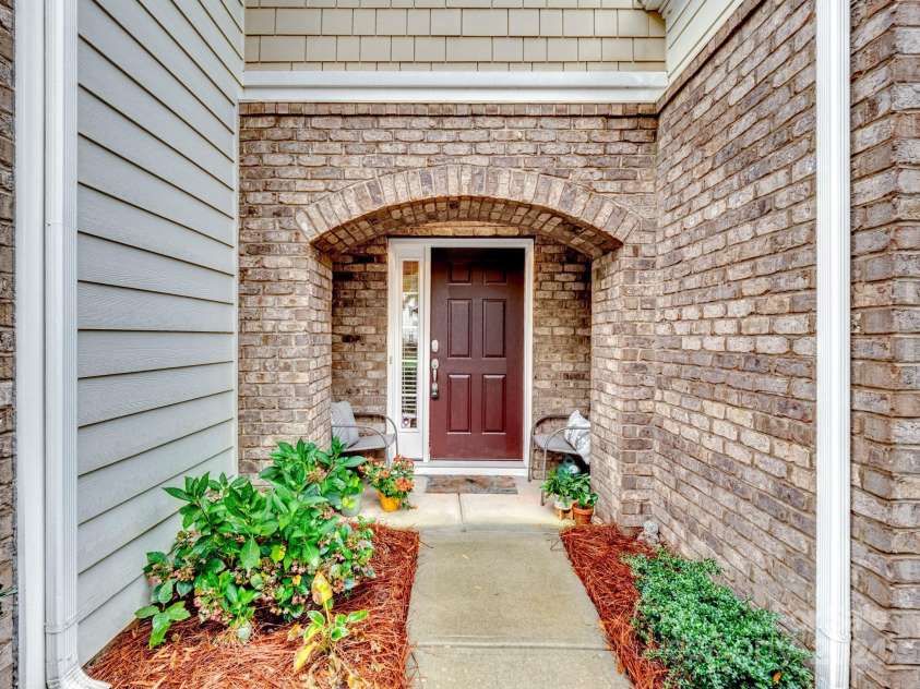 8509 Loxton Circle, Charlotte, NC 28214.  MLS# CAR4198257, YatesRealty ID 4780. 