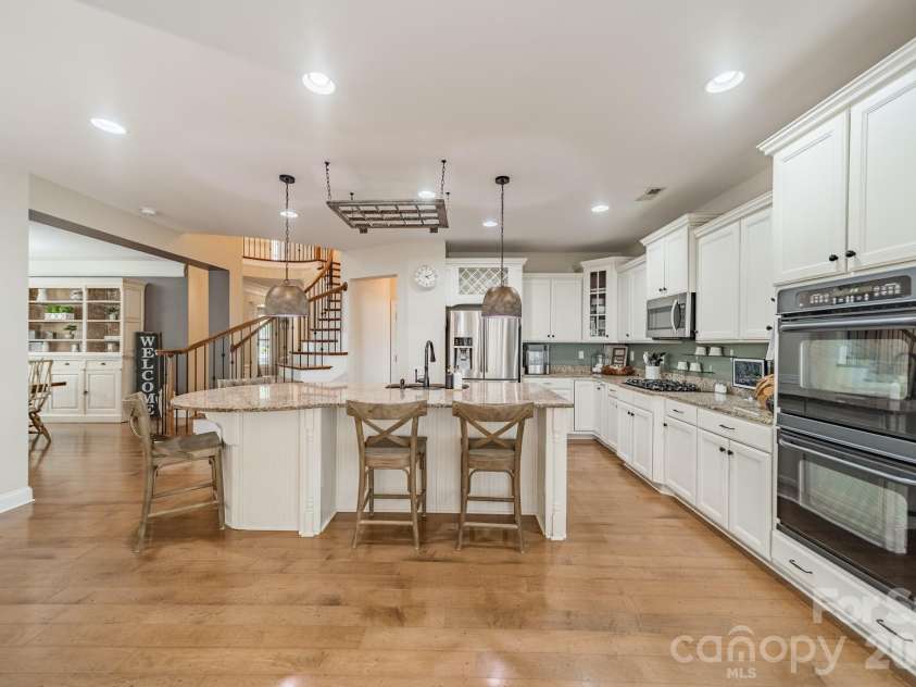 9428 Ardrey Woods Drive, Charlotte, NC 28277.  MLS# CAR4418158, YatesRealty ID 47803. 
