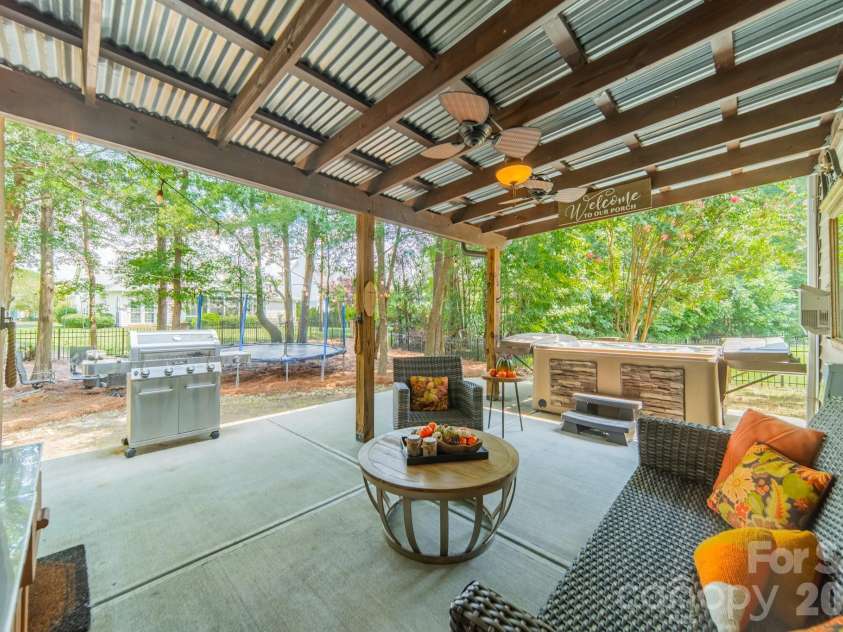 9428 Ardrey Woods Drive, Charlotte, NC 28277.  MLS# CAR4418158, YatesRealty ID 47803. 