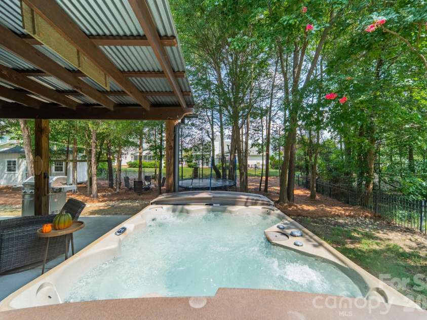 9428 Ardrey Woods Drive, Charlotte, NC 28277.  MLS# CAR4418158, YatesRealty ID 47803. 