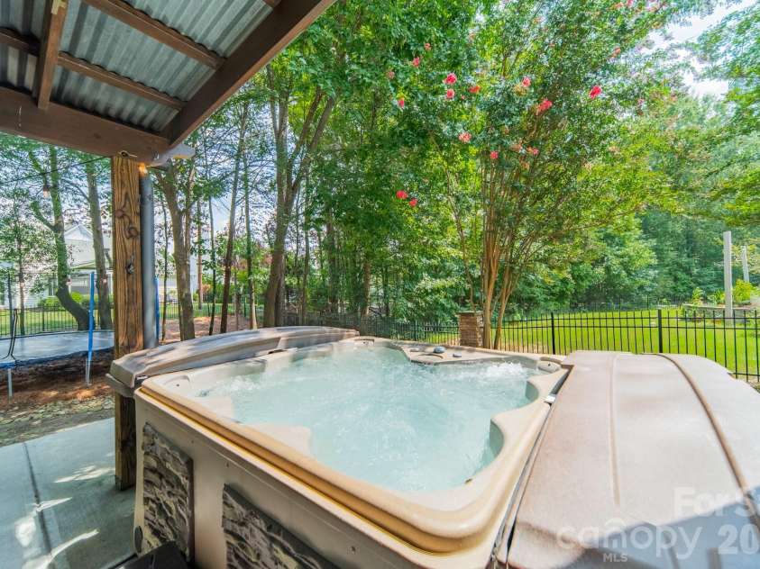 9428 Ardrey Woods Drive, Charlotte, NC 28277.  MLS# CAR4418158, YatesRealty ID 47803. 