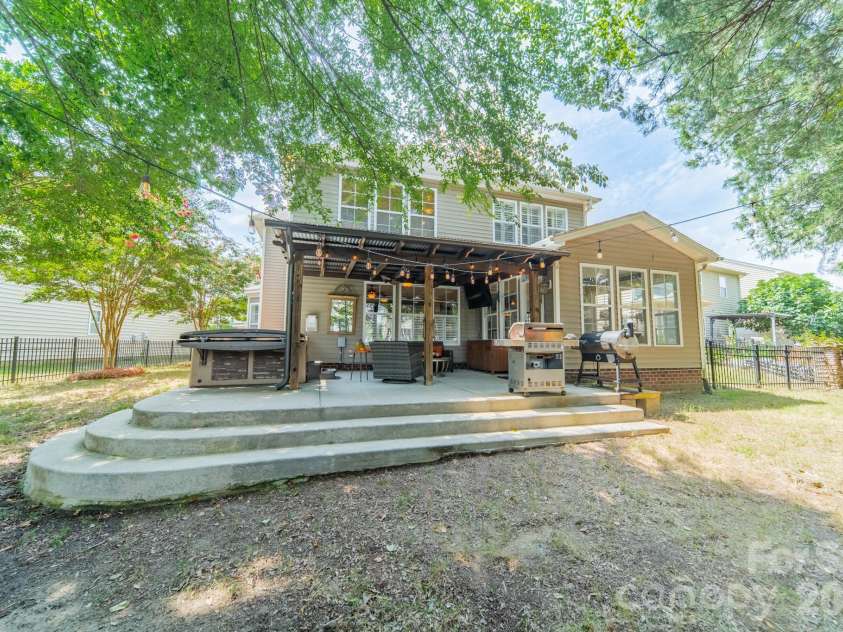 9428 Ardrey Woods Drive, Charlotte, NC 28277.  MLS# CAR4418158, YatesRealty ID 47803. 
