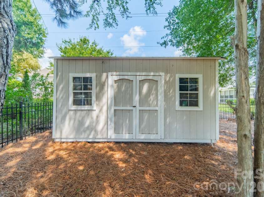 9428 Ardrey Woods Drive, Charlotte, NC 28277.  MLS# CAR4418158, YatesRealty ID 47803. 