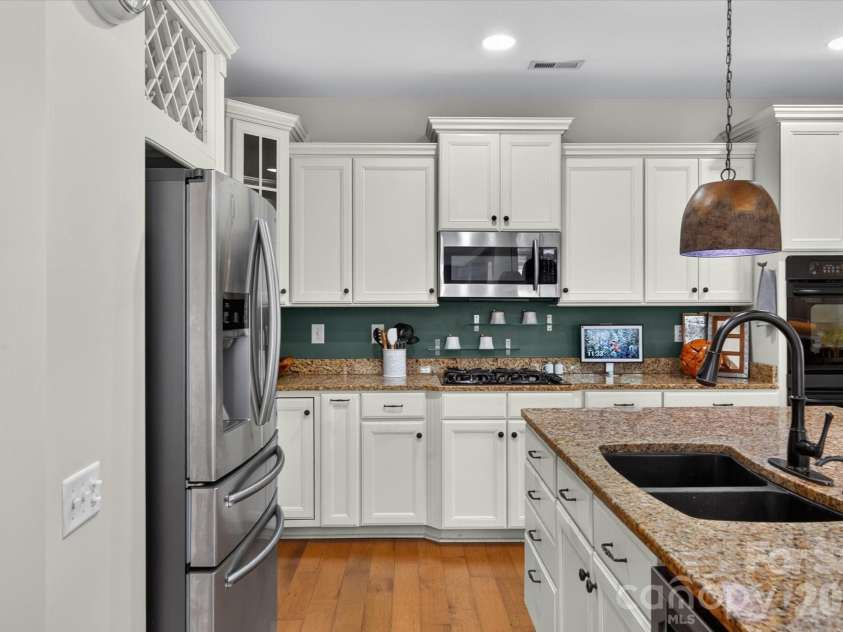 9428 Ardrey Woods Drive, Charlotte, NC 28277.  MLS# CAR4418158, YatesRealty ID 47803. 