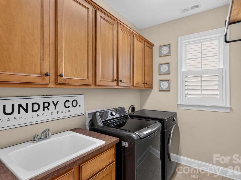 9428 Ardrey Woods Drive, Charlotte, NC 28277.  MLS# CAR4418158, YatesRealty ID 47803. 