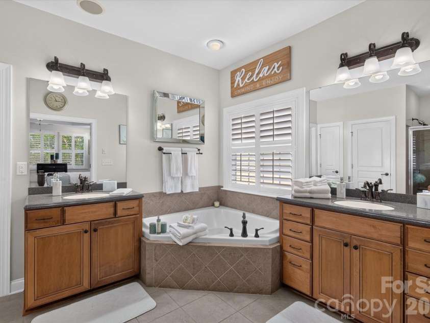 9428 Ardrey Woods Drive, Charlotte, NC 28277.  MLS# CAR4418158, YatesRealty ID 47803. 