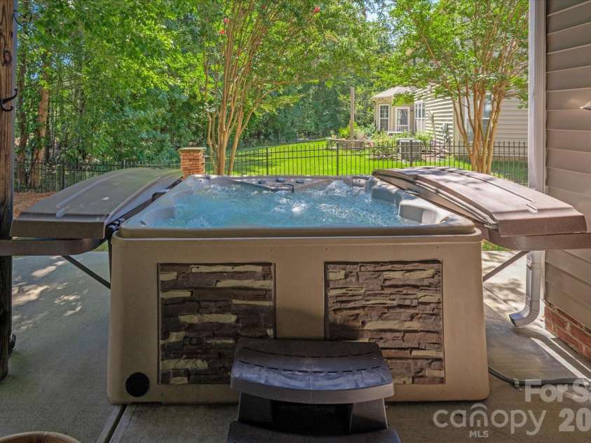 9428 Ardrey Woods Drive, Charlotte, NC 28277.  MLS# CAR4418158, YatesRealty ID 47803. 
