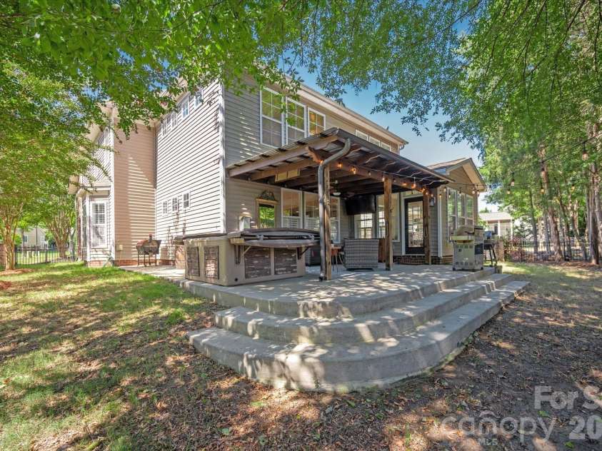 9428 Ardrey Woods Drive, Charlotte, NC 28277.  MLS# CAR4418158, YatesRealty ID 47803. 