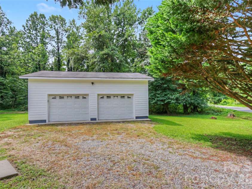 160 Denny Road, Statesville, NC 28625.  MLS# CAR4419393, YatesRealty ID 47804. 