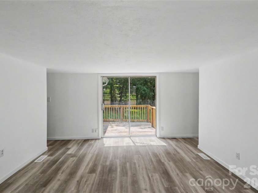 160 Denny Road, Statesville, NC 28625.  MLS# CAR4419393, YatesRealty ID 47804. 