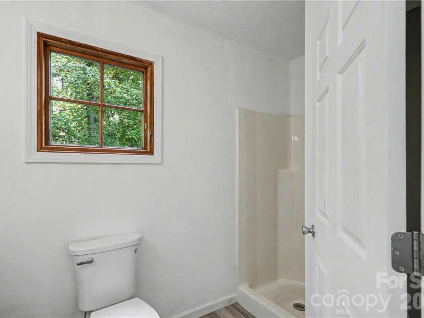 160 Denny Road, Statesville, NC 28625.  MLS# CAR4419393, YatesRealty ID 47804. 
