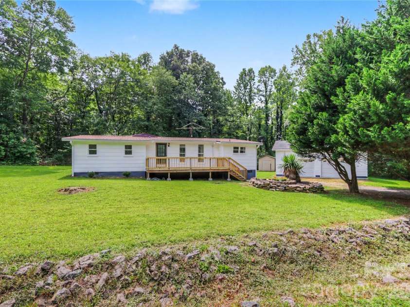 160 Denny Road, Statesville, NC 28625.  MLS# CAR4419393, YatesRealty ID 47804. 