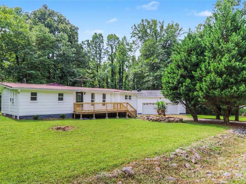 160 Denny Road, Statesville, NC 28625.  MLS# CAR4419393, YatesRealty ID 47804. 