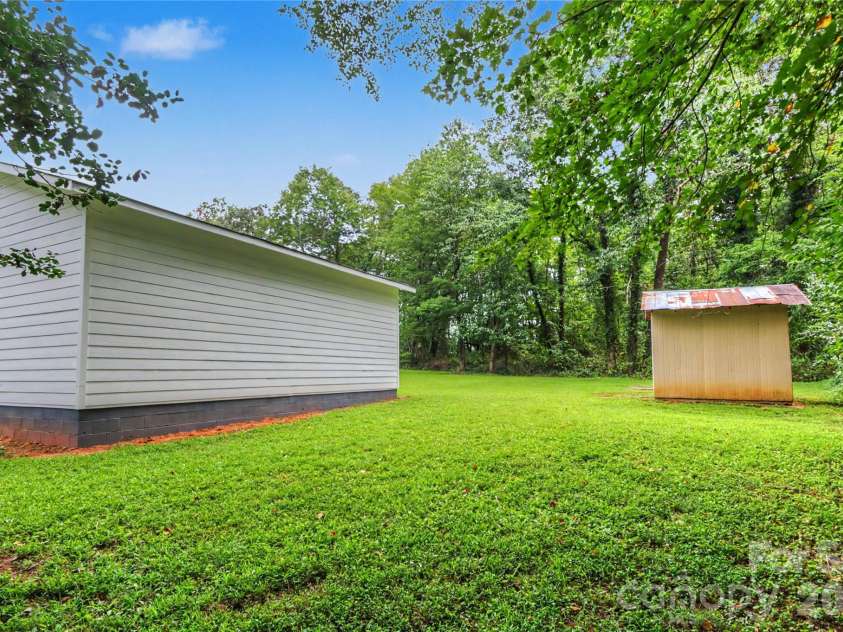 160 Denny Road, Statesville, NC 28625.  MLS# CAR4419393, YatesRealty ID 47804. 