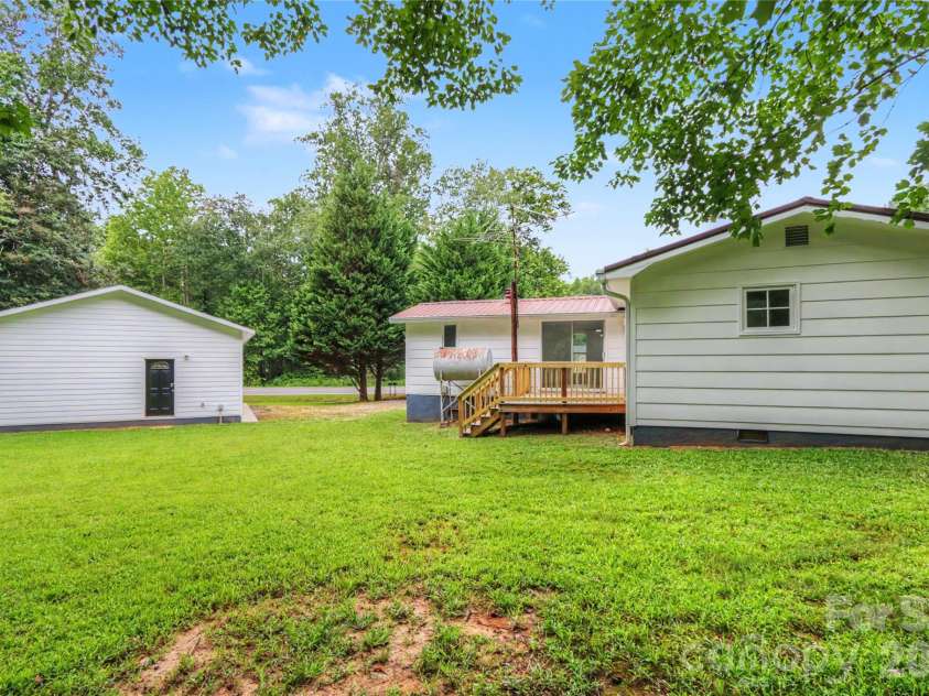 160 Denny Road, Statesville, NC 28625.  MLS# CAR4419393, YatesRealty ID 47804. 
