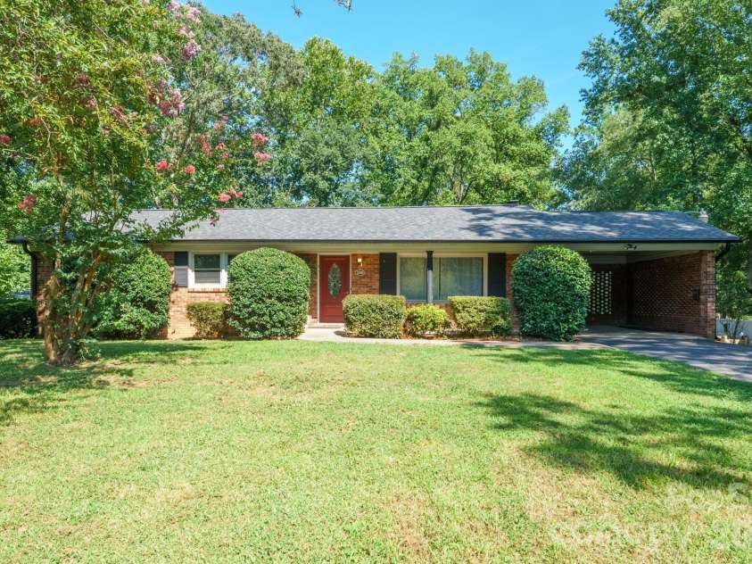2300 Brookwood Road, Lincolnton, NC 28092.  MLS# CAR4419387, YatesRealty ID 47805. 