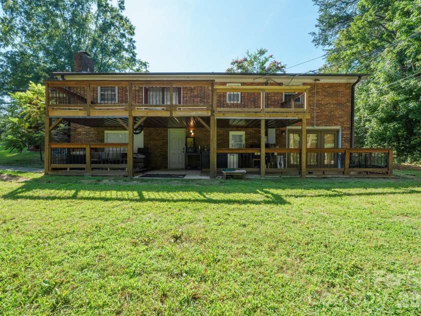 2300 Brookwood Road, Lincolnton, NC 28092.  MLS# CAR4419387, YatesRealty ID 47805. 