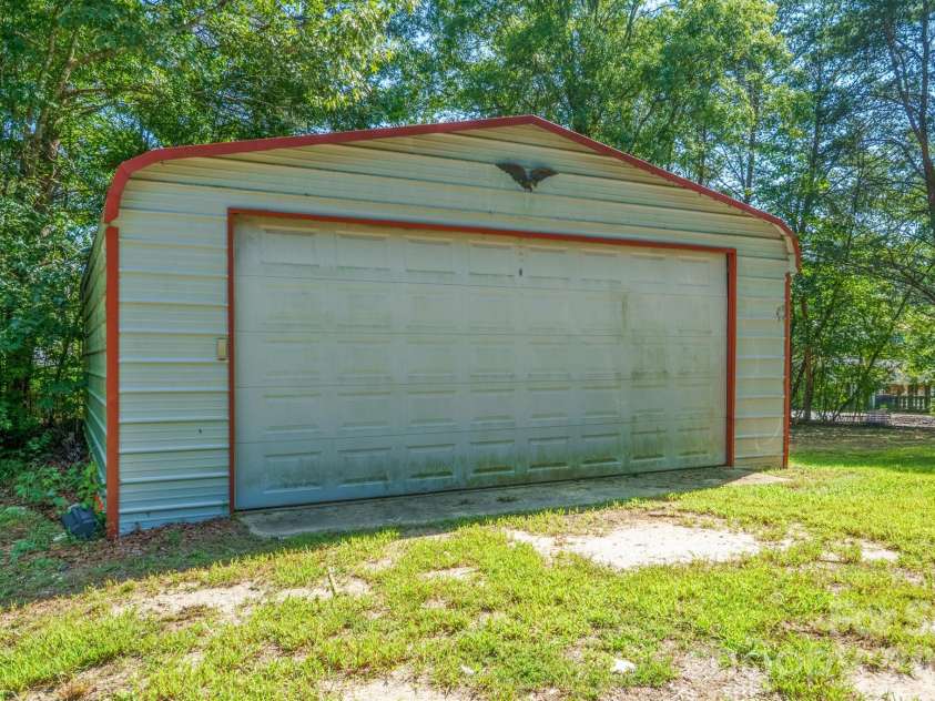 2300 Brookwood Road, Lincolnton, NC 28092.  MLS# CAR4419387, YatesRealty ID 47805. 