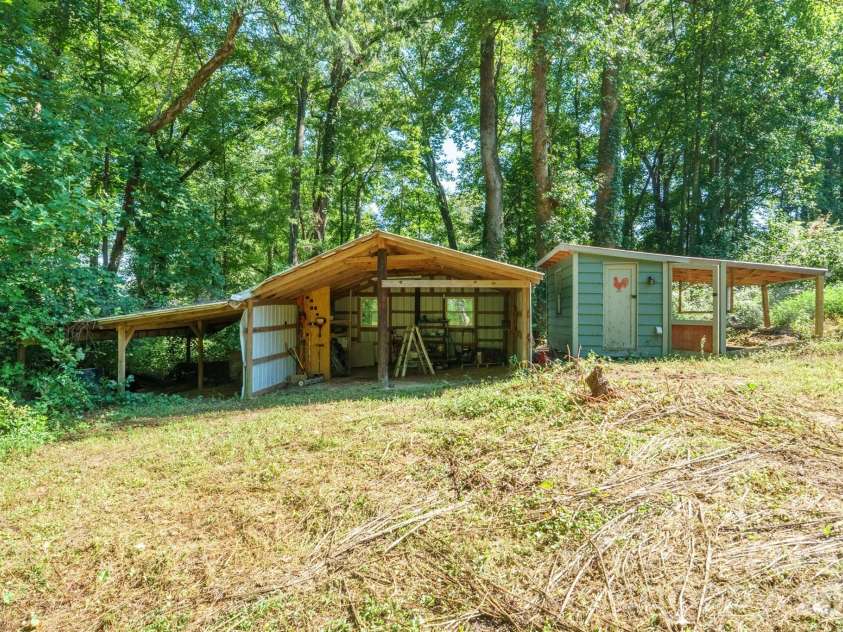 2300 Brookwood Road, Lincolnton, NC 28092.  MLS# CAR4419387, YatesRealty ID 47805. 
