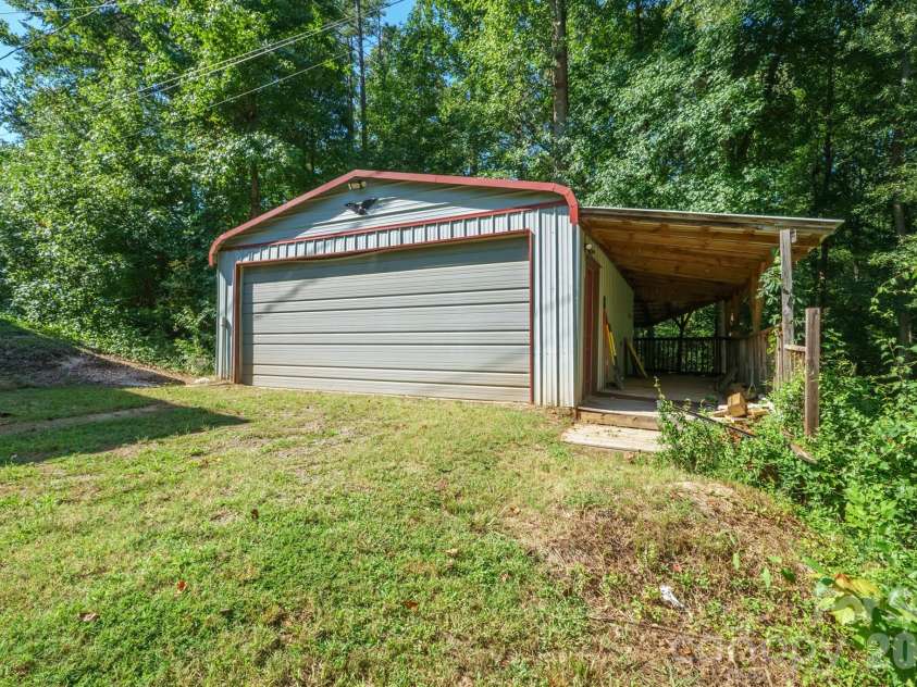 2300 Brookwood Road, Lincolnton, NC 28092.  MLS# CAR4419387, YatesRealty ID 47805. 